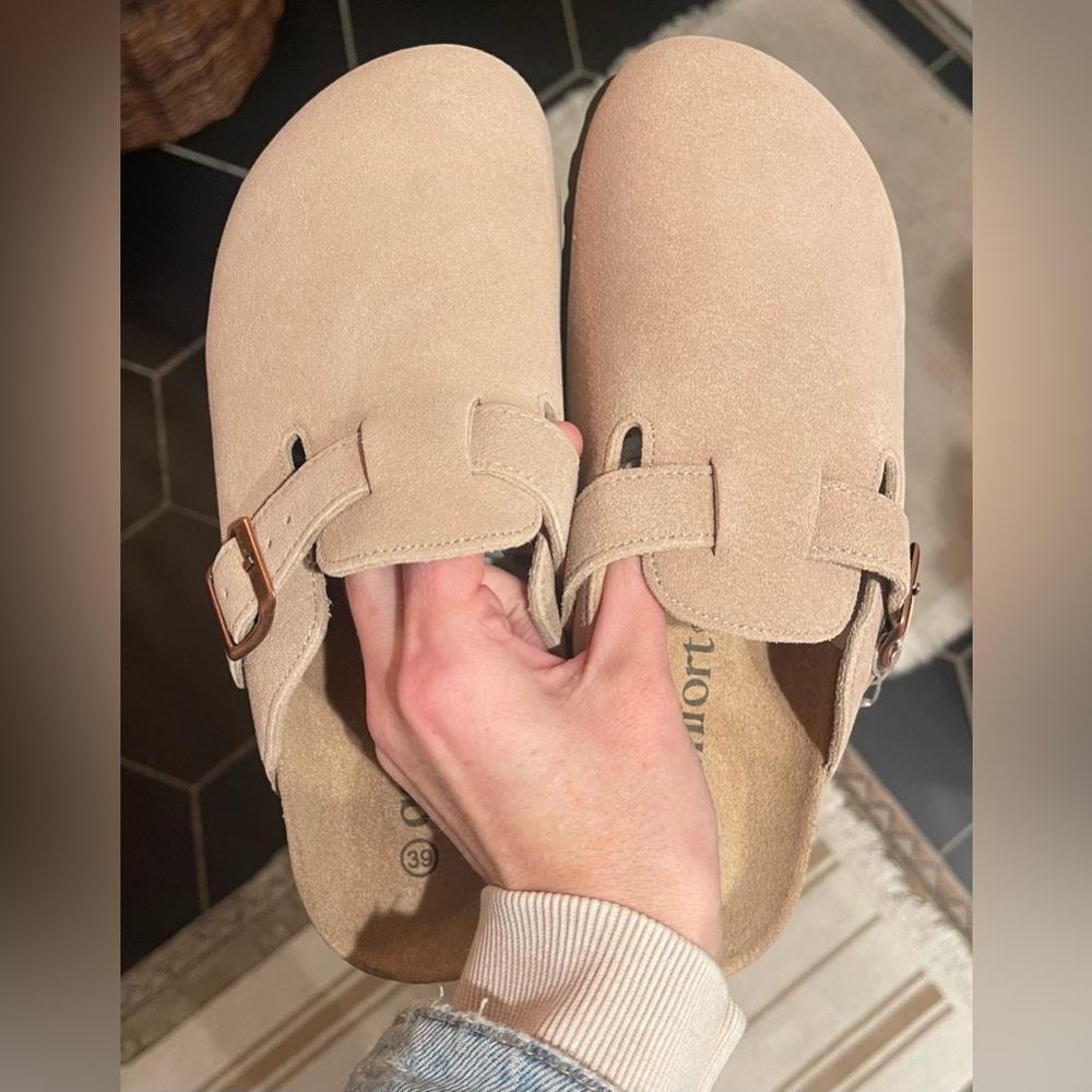 Qomfort Leather Clogs - 39